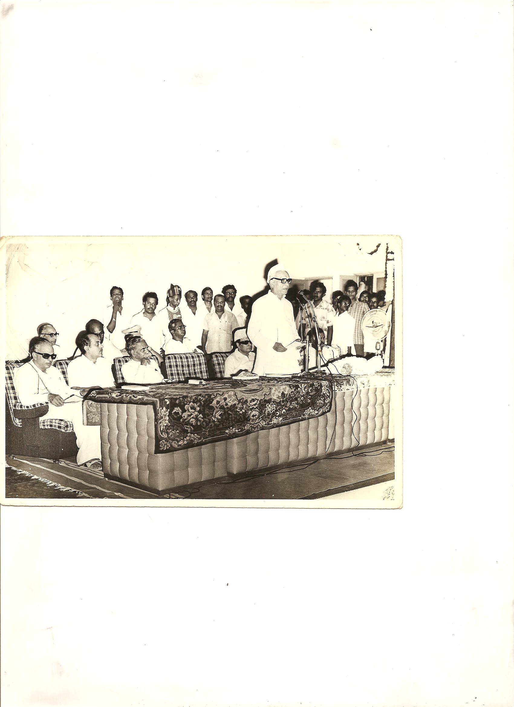 தலைவர்களுடன் புகைப்படம்